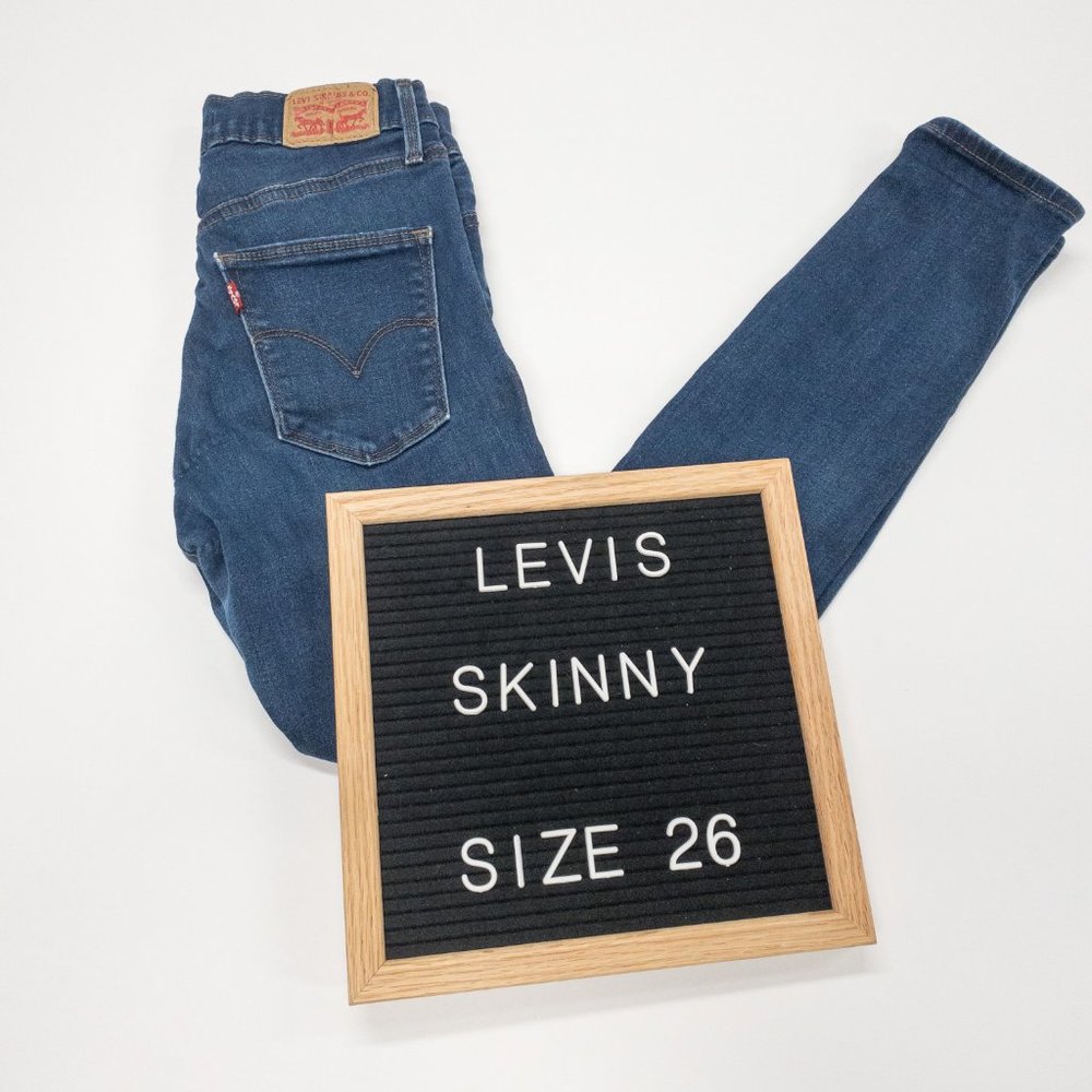 Levi's Slimming Skinny Jeans 26